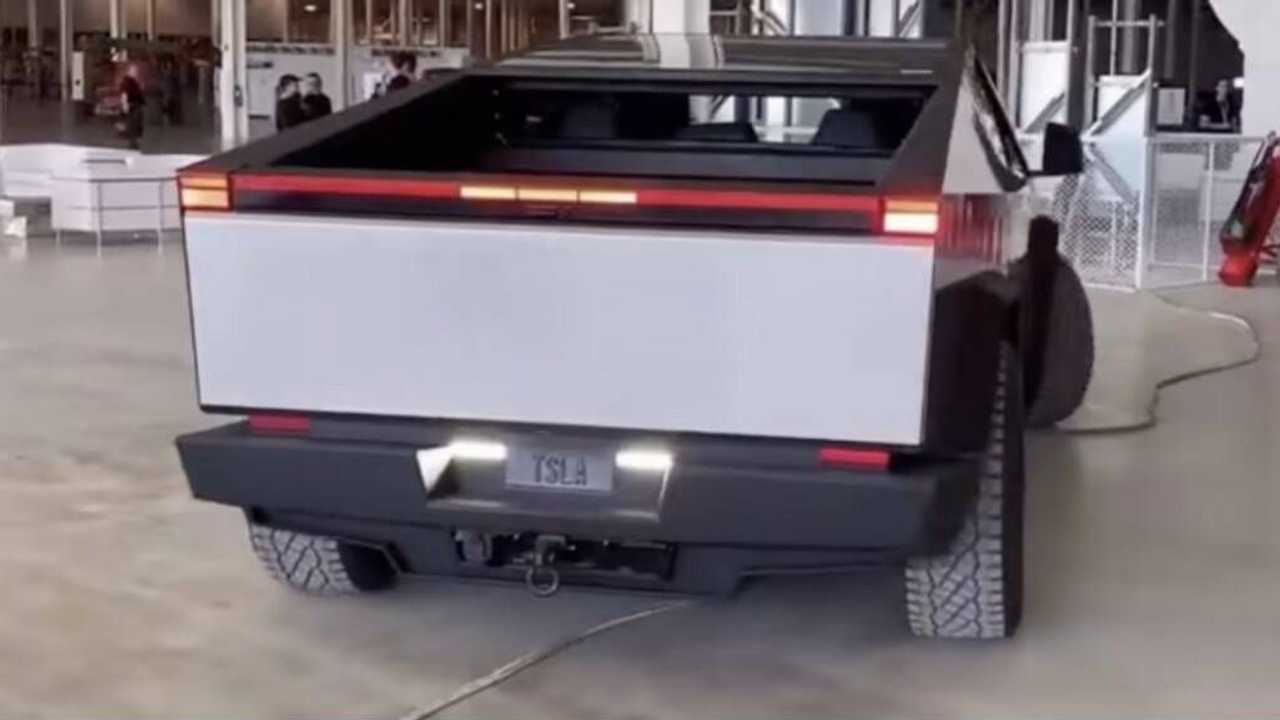 Задняя светотехника Tesla Cybertruck