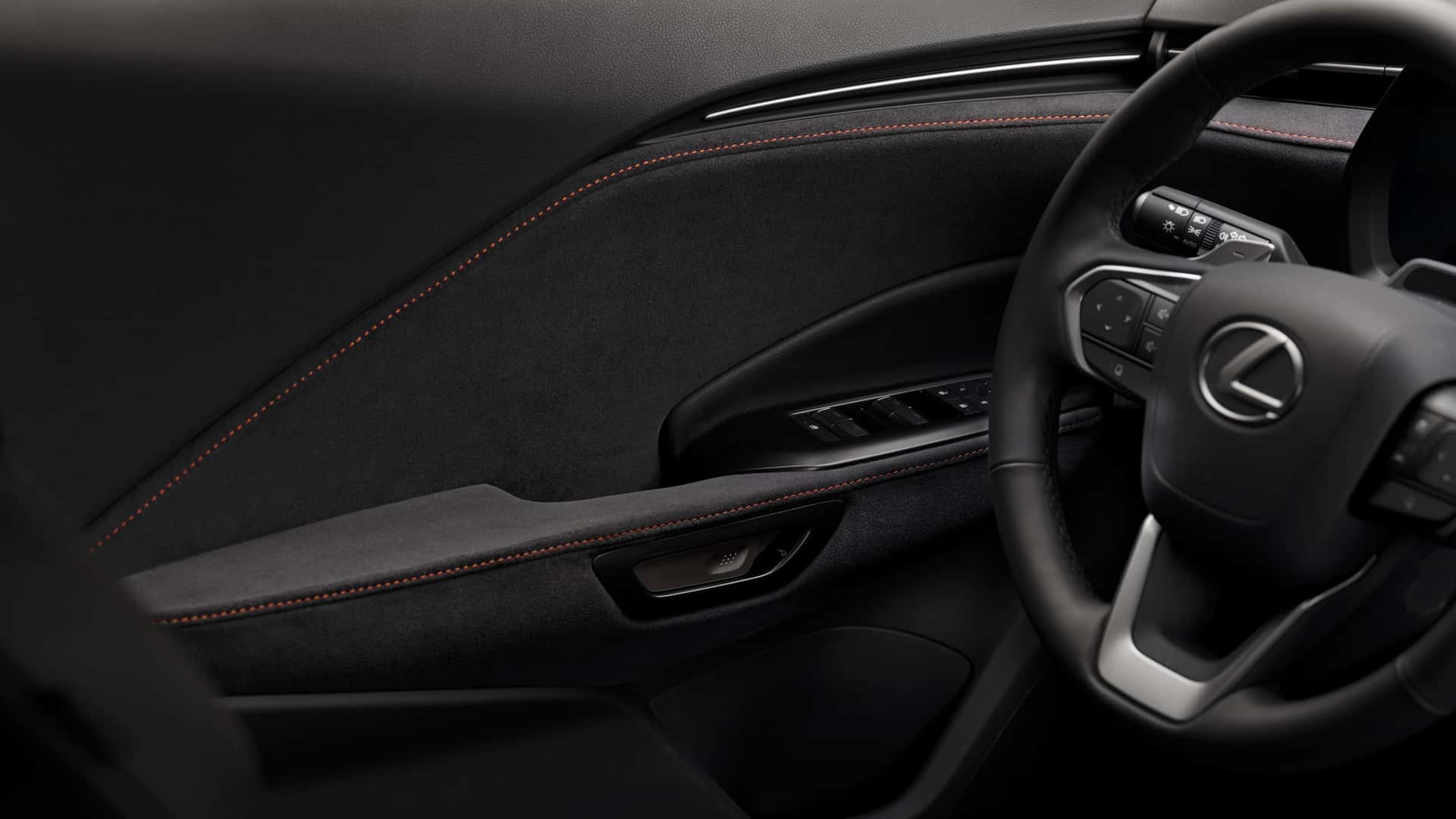 https://cdn.motor1.com/images/mgl/7Zm03p/s1/foto---lexus-lbx-2023-photogallery---immagini.jpg