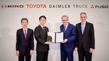 Mitsubishi Fuso Truck and Bus Co. si fonde con Hino Trucks