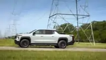 Camion da lavoro Chevrolet Silverado EV 2024 vista laterale