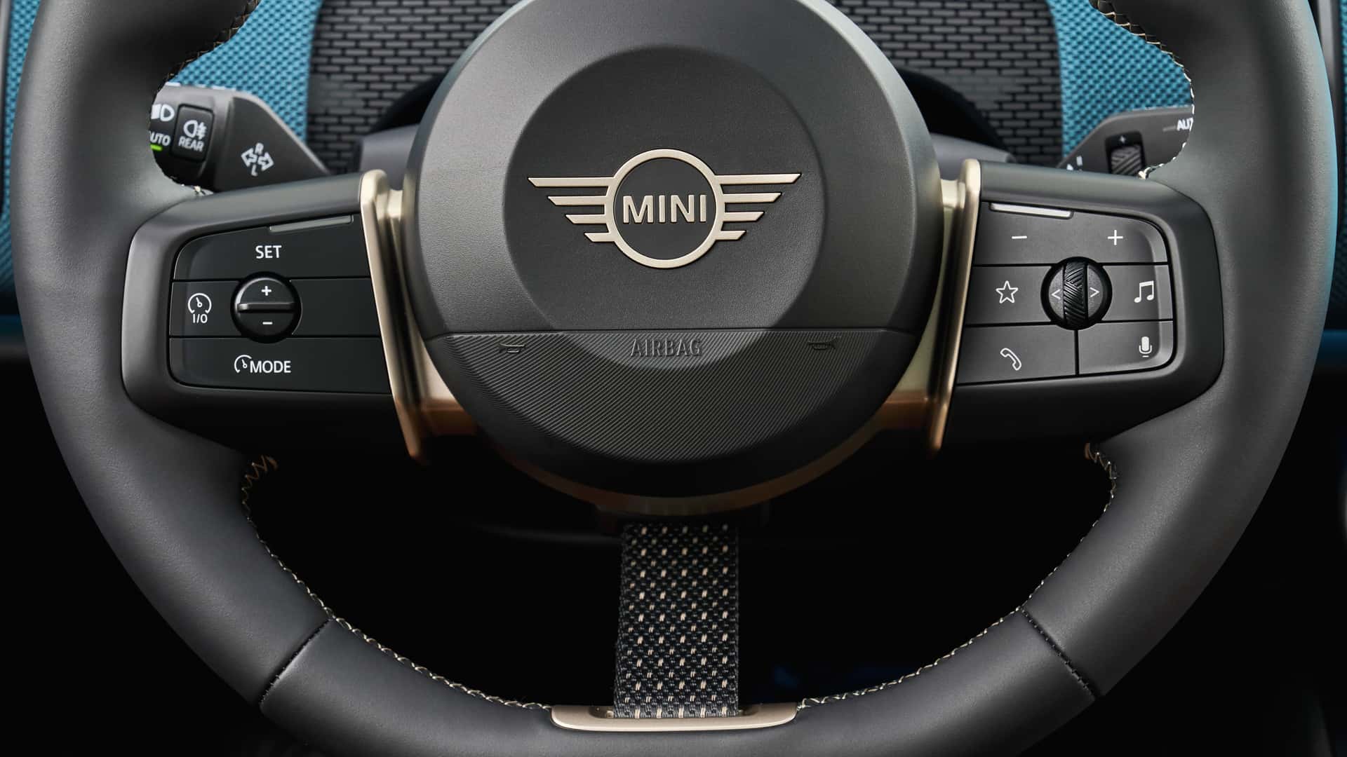 https://cdn.motor1.com/images/mgl/7Zmx3A/s1/mini-countryman-se-all4-2024.jpg