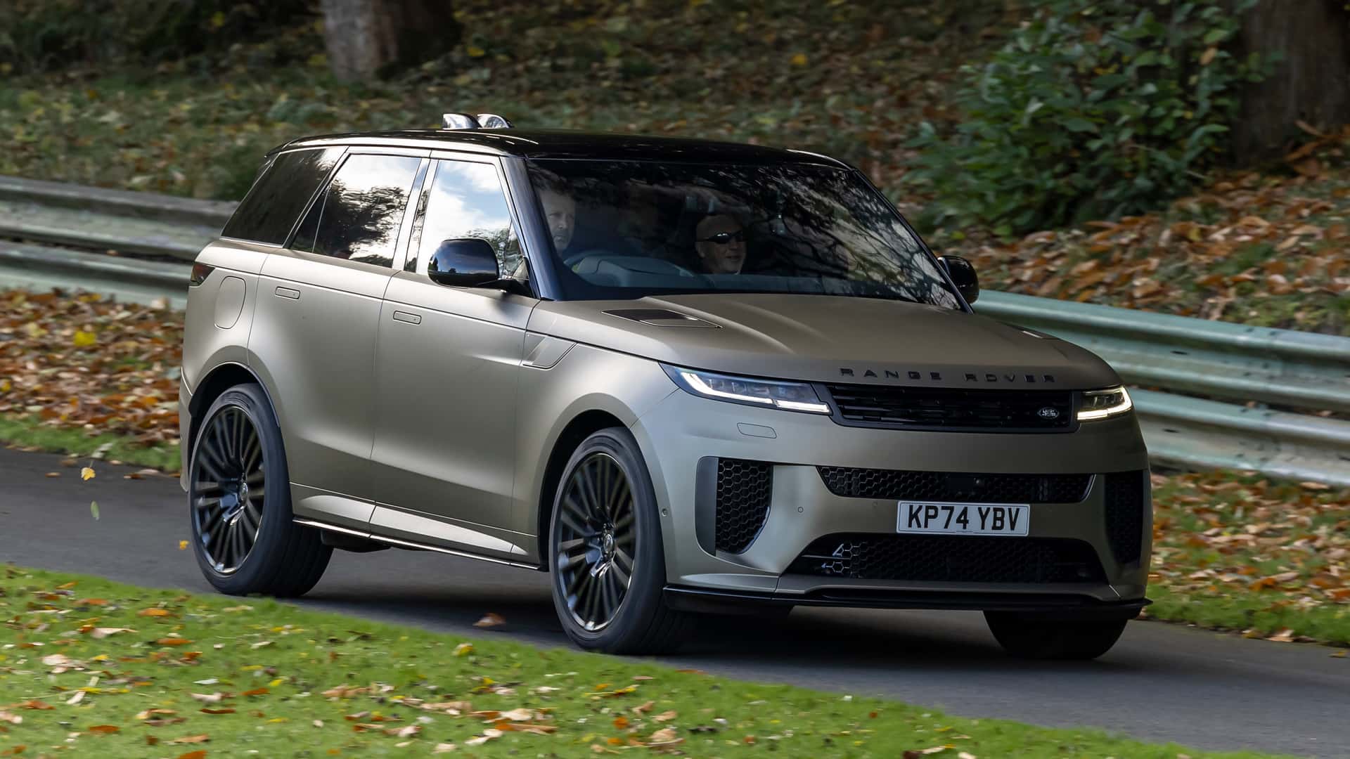 Land Rover 召回部分 Range Rover Sport SUV，因後懸吊副樑可能出現裂痕