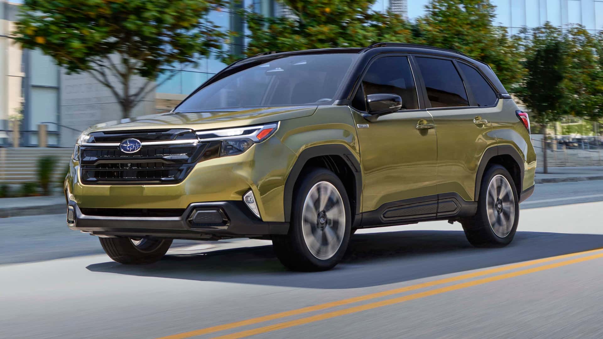 https://cdn.motor1.com/images/mgl/7ZoJ3o/s1/2025-subaru-forester-hybrid.jpg