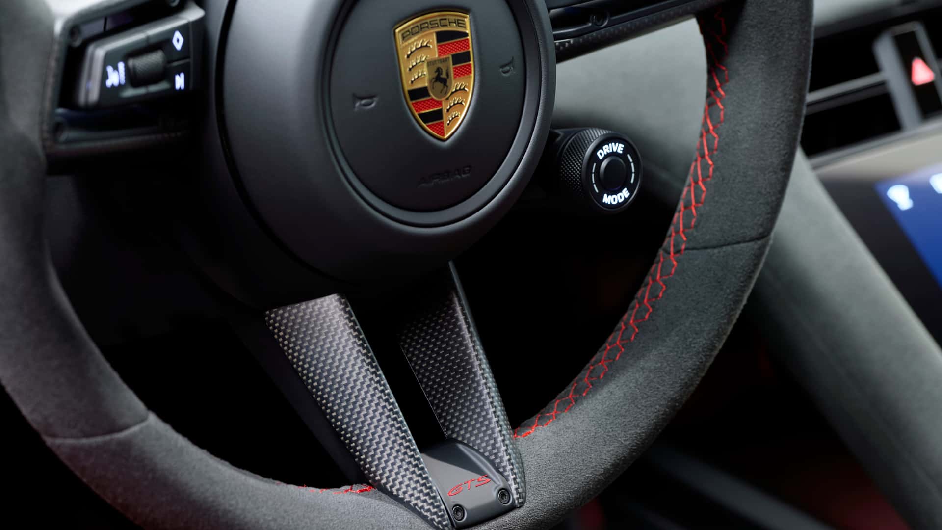 https://cdn.motor1.com/images/mgl/7Zoj67/s1/2025-porsche-taycan-gts.jpg