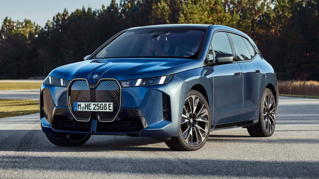 BMW soma 220 mil elétricos no semestre e projeta salto com a Neue Klasse