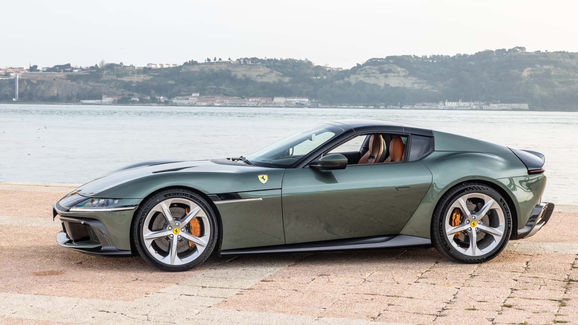 https://cdn.motor1.com/images/mgl/7ZoqqA/s1/2025-ferrari-12cilindri-spider-first-drive-review.jpg