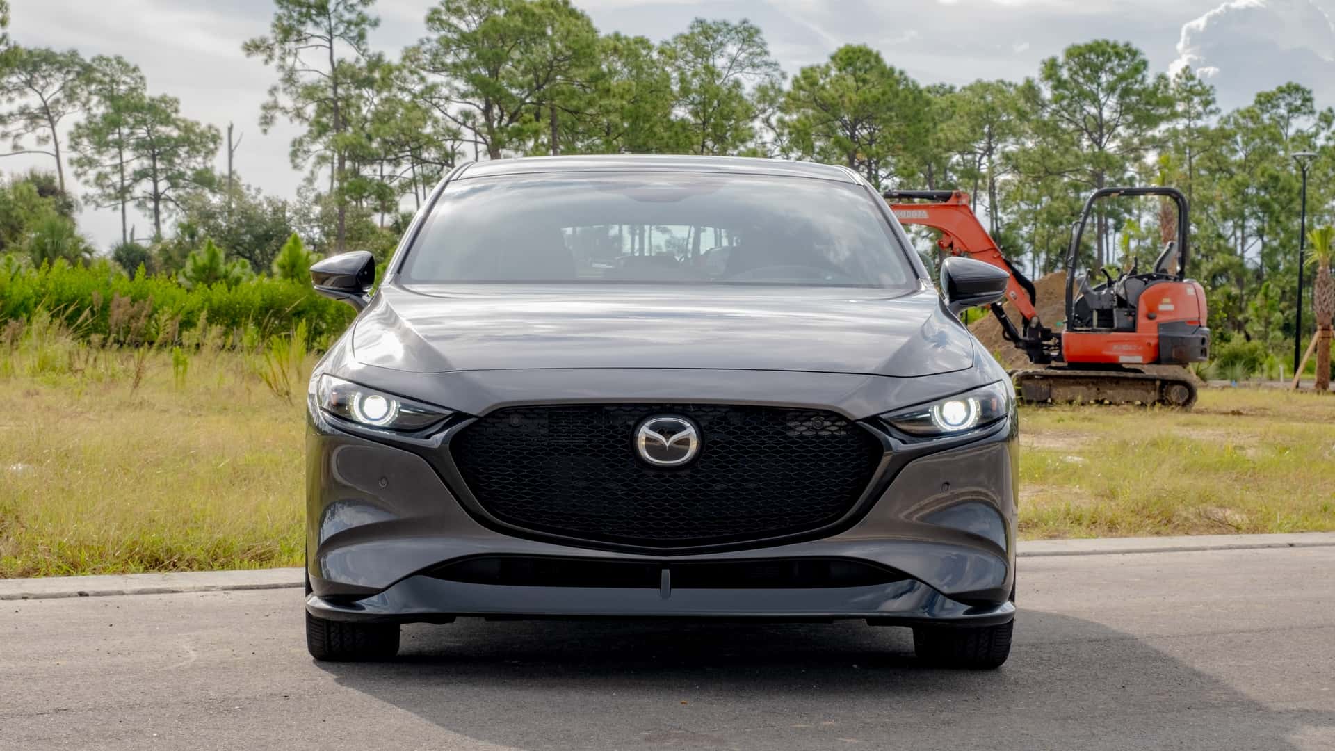 https://cdn.motor1.com/images/mgl/7ZovGJ/s1/2024-mazda3-turbo-review.jpg