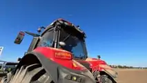 Foto - Case IH Magnum 340 AFS Connect autonomo: in campo col coltivatore