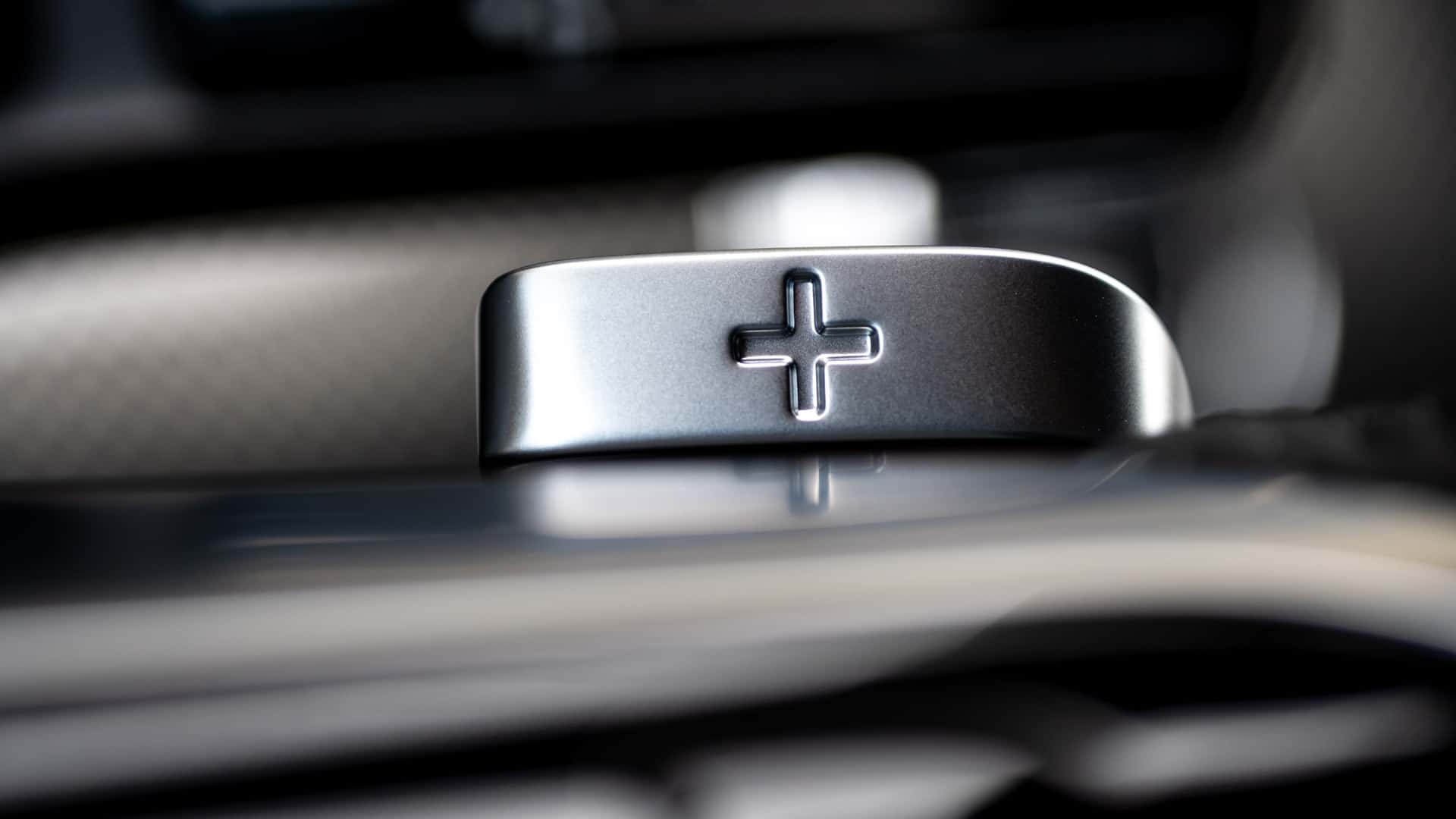 https://cdn.motor1.com/images/mgl/7ZvZjp/s1/2024-mercedes-benz-cle-class-interior-shift-paddles.jpg