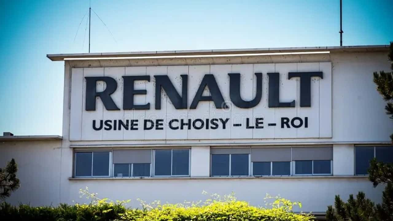 enseigne-de-renault-à-l-usine-choisy-le-roi-184687814