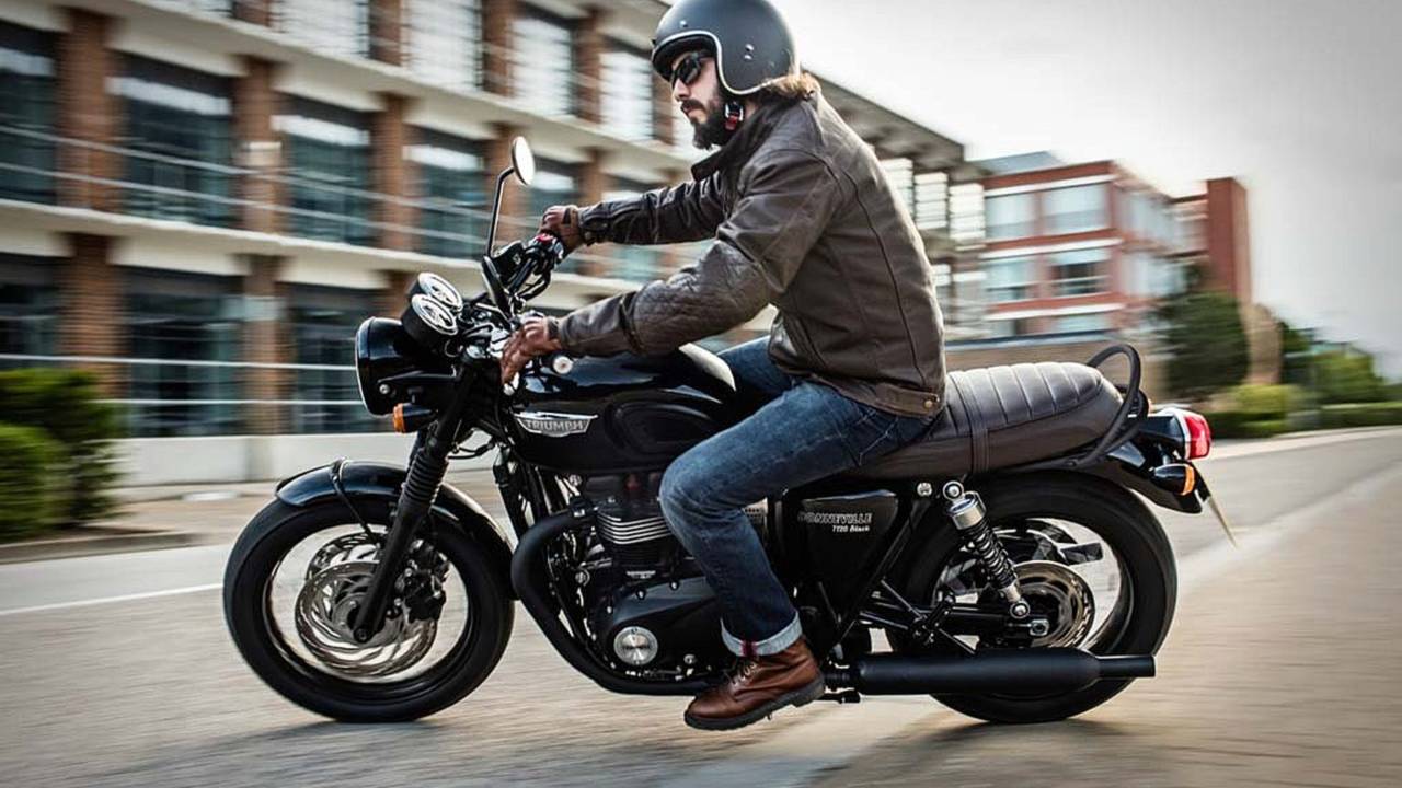 <em>Triumph Bonneville T120</em>