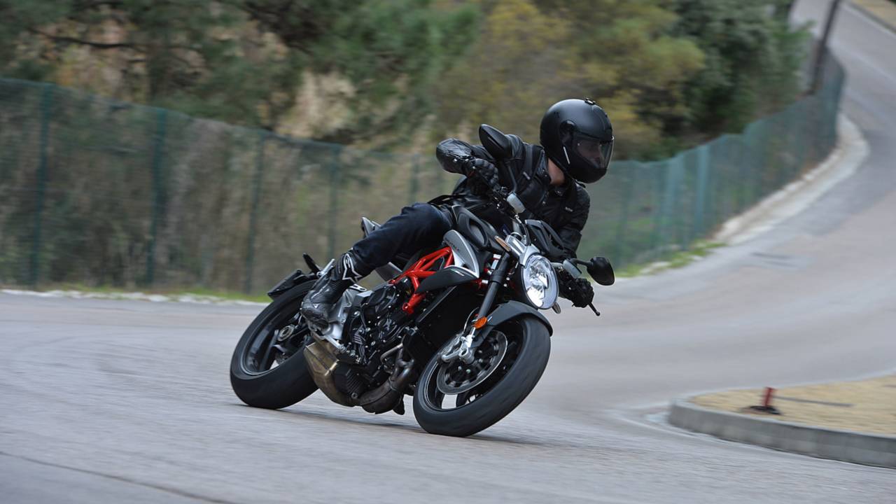 The 2016 MV Agusta Brutale 800 - An Unbelievable First Ride