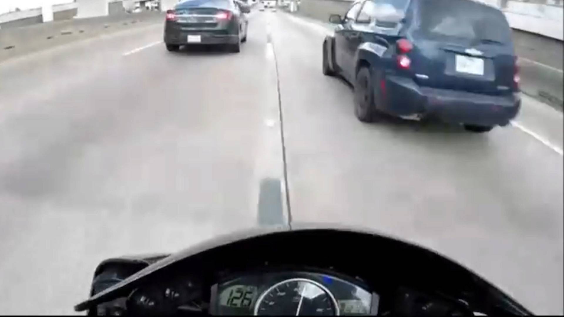 Video Rider Escapes Prolonged 130mph Speed Wobble