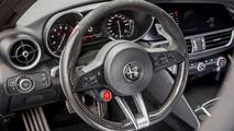 Alfa Romeo Stelvio vs Giulia Quadrifoglio, la Drag Race