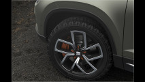SUV auf dem Offroad-Trip