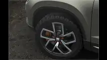 SUV auf dem Offroad-Trip