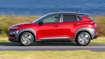 Toyota C-HR Hybrid restyling vs Hyundai Kona Hybrid