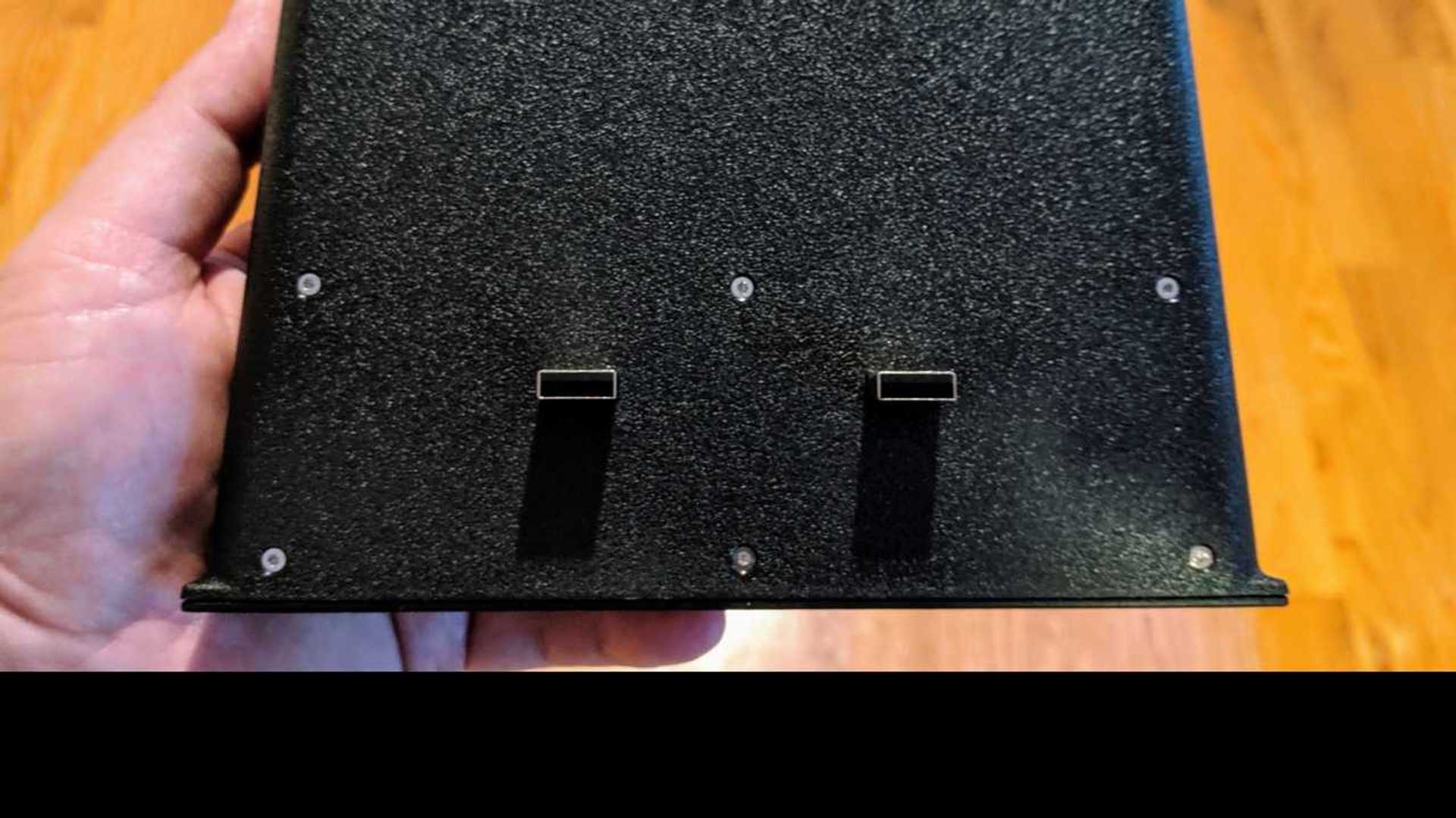 Product Review Jeda Wireless Pad and USB Hub For Tesla Model 3