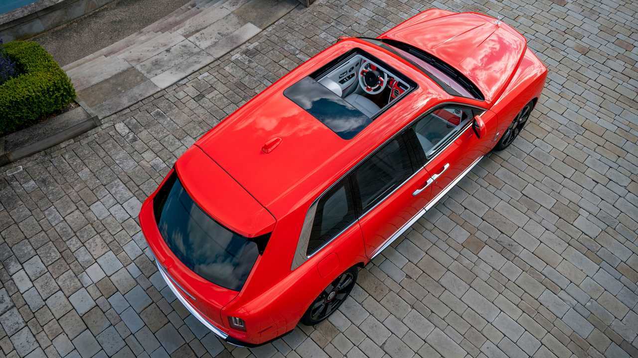 Rolls-Royce Cullinan эксклюзивного цвета Fux Orange