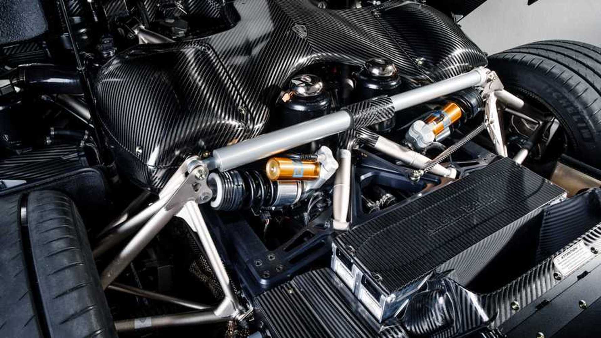 Çıplak karbon fiber gövdeli Koenigsegg Regera