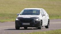 2016 Opel Astra spy photo