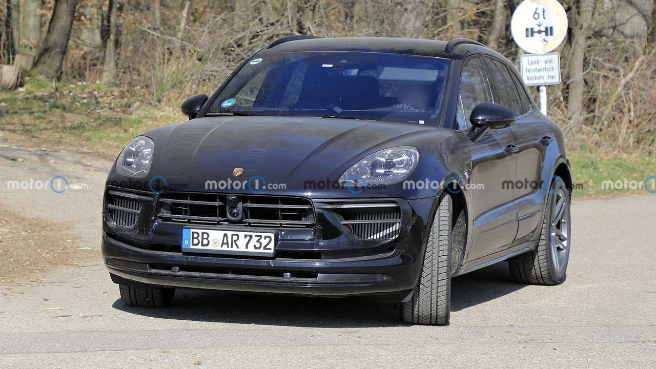 Porsche Macan restyling, le foto spia degli interni