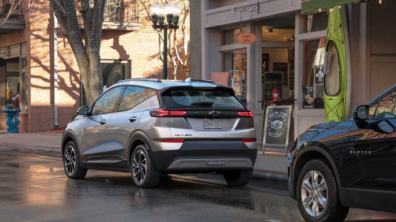 2022 Chevrolet Bolt EUV rear quarter