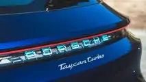 Badge extérieur de la Porsche Taycan Turbo Cross Turismo 2021