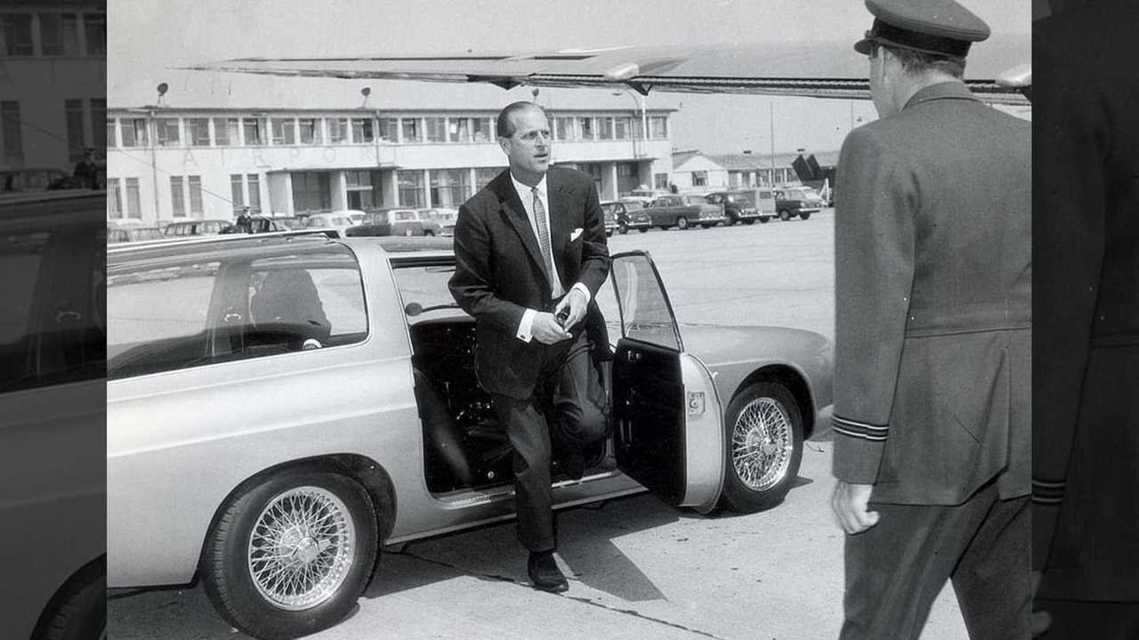 Em 1966, com o carro-conceito Triplex Scimitar GTS, dotado de teto de vidro