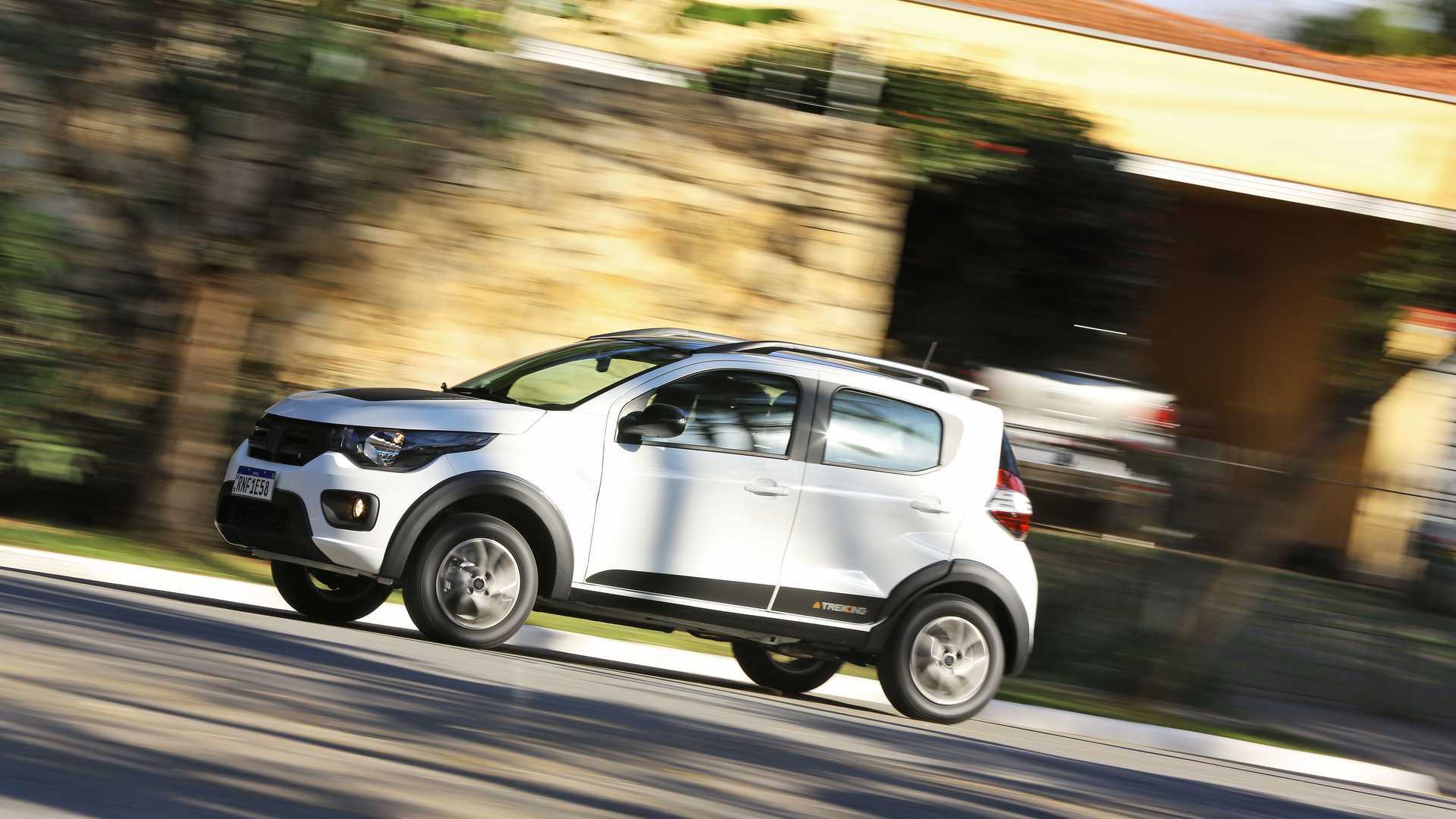 https://cdn.motor1.com/images/mgl/7q2qV/s6/fiat-mobi-trekking-2022-teste-br.jpg