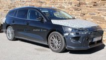 Ford Focus Wagon Facelift, le foto spia