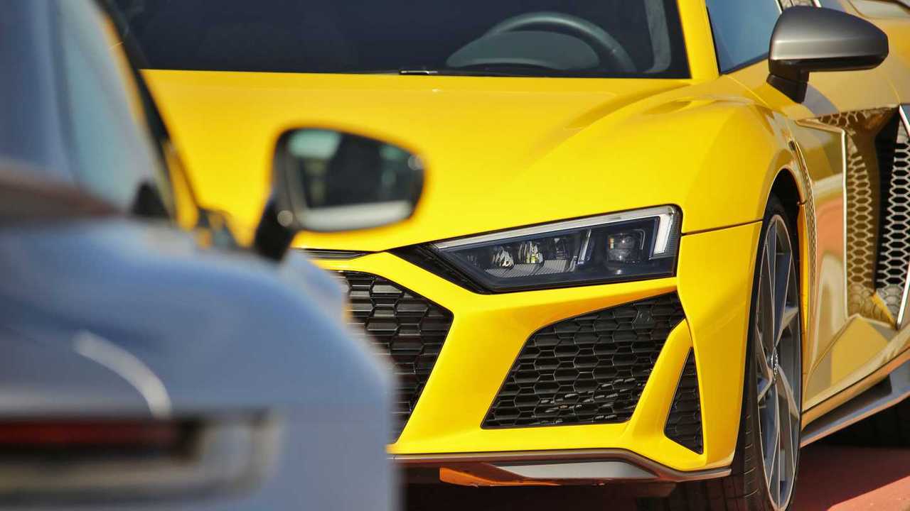Comparativo: Audi R8 V10 vs. Porsche 911 Turbo S no Circuito Panamericano