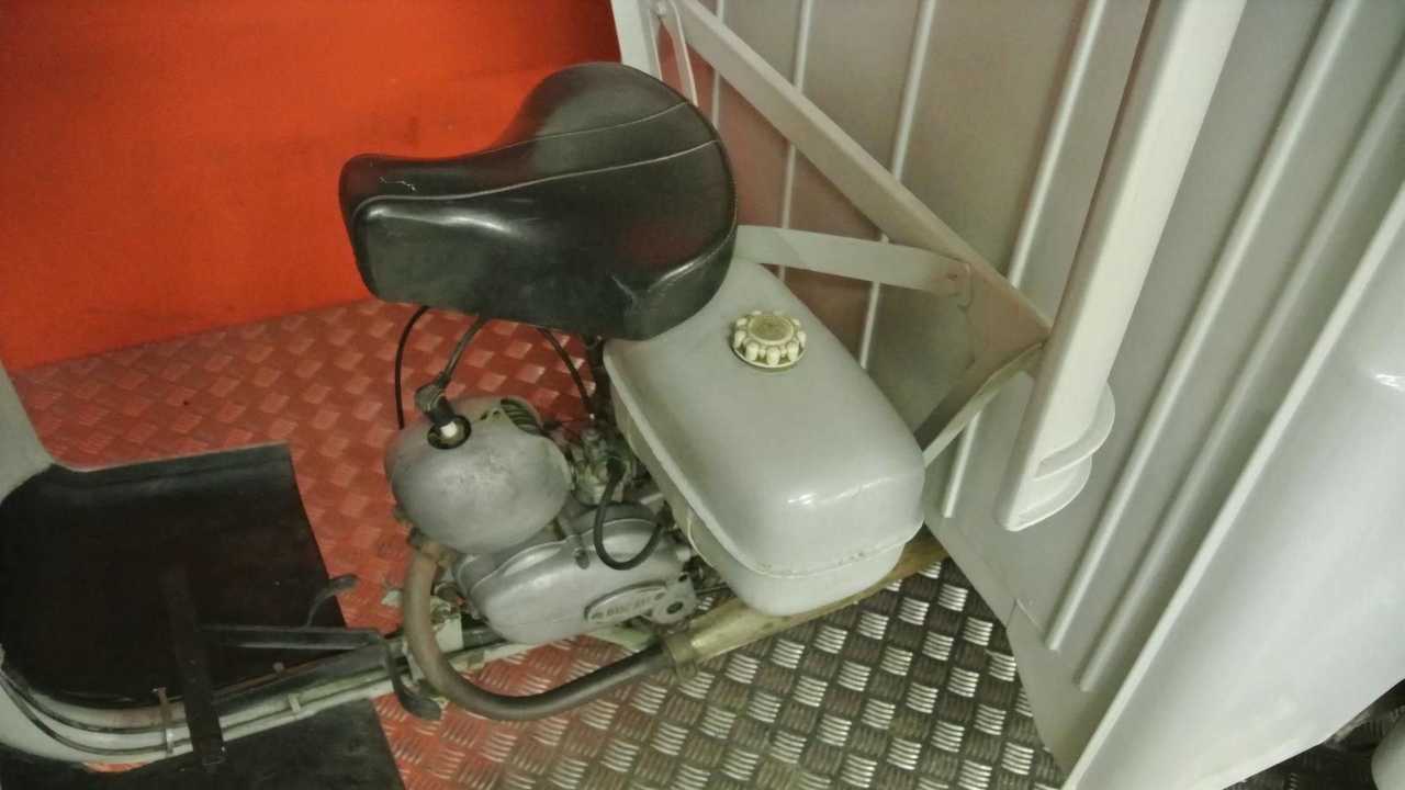 Ducati Fattorino 50 1968 - Sillín, motor y depósito de combustible