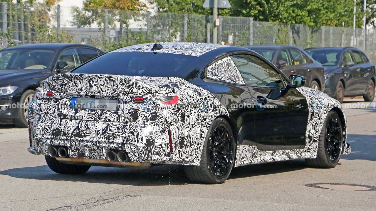 BMW M4 CSL, le nuove foto spia