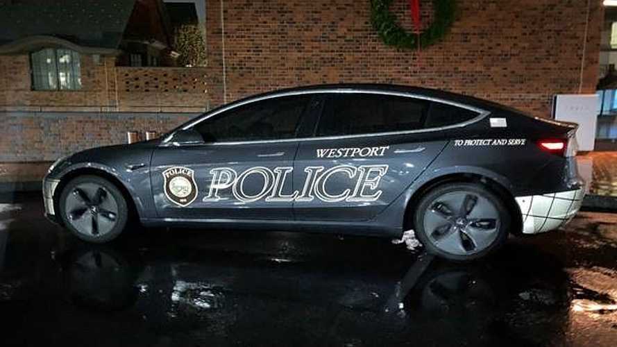 Tesla Model 3 conviene come auto della Polizia? L'esperimento