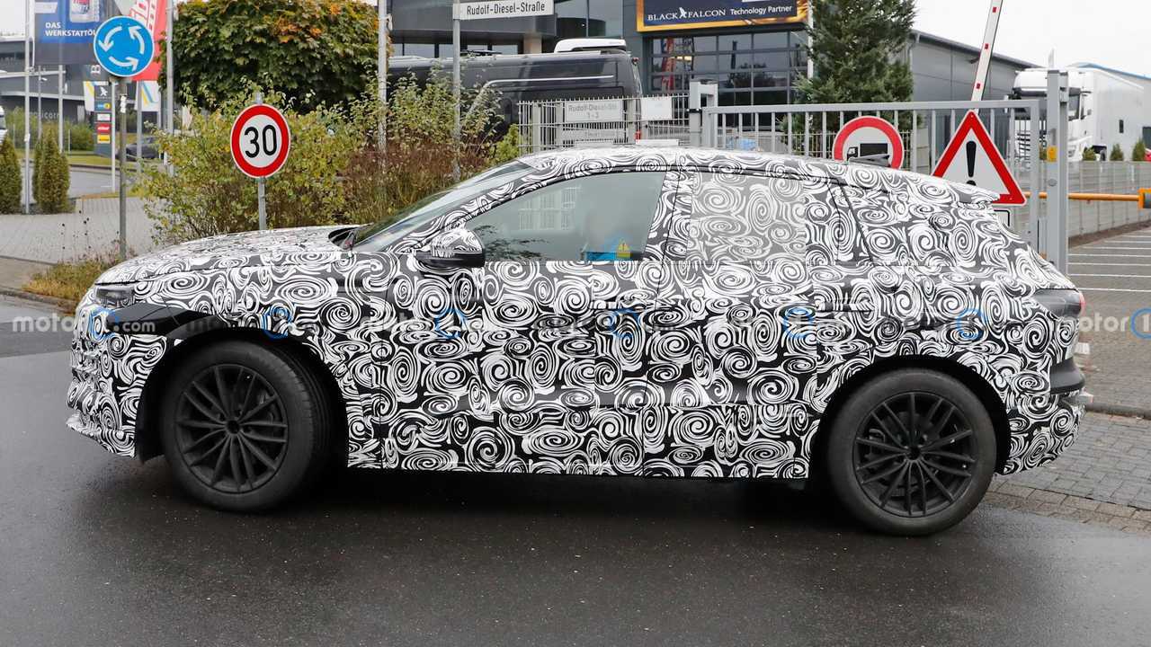 Foto - Audi Q6 e-tron, le nuove foto spia
