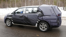 2015 Kia Sedona spy photo