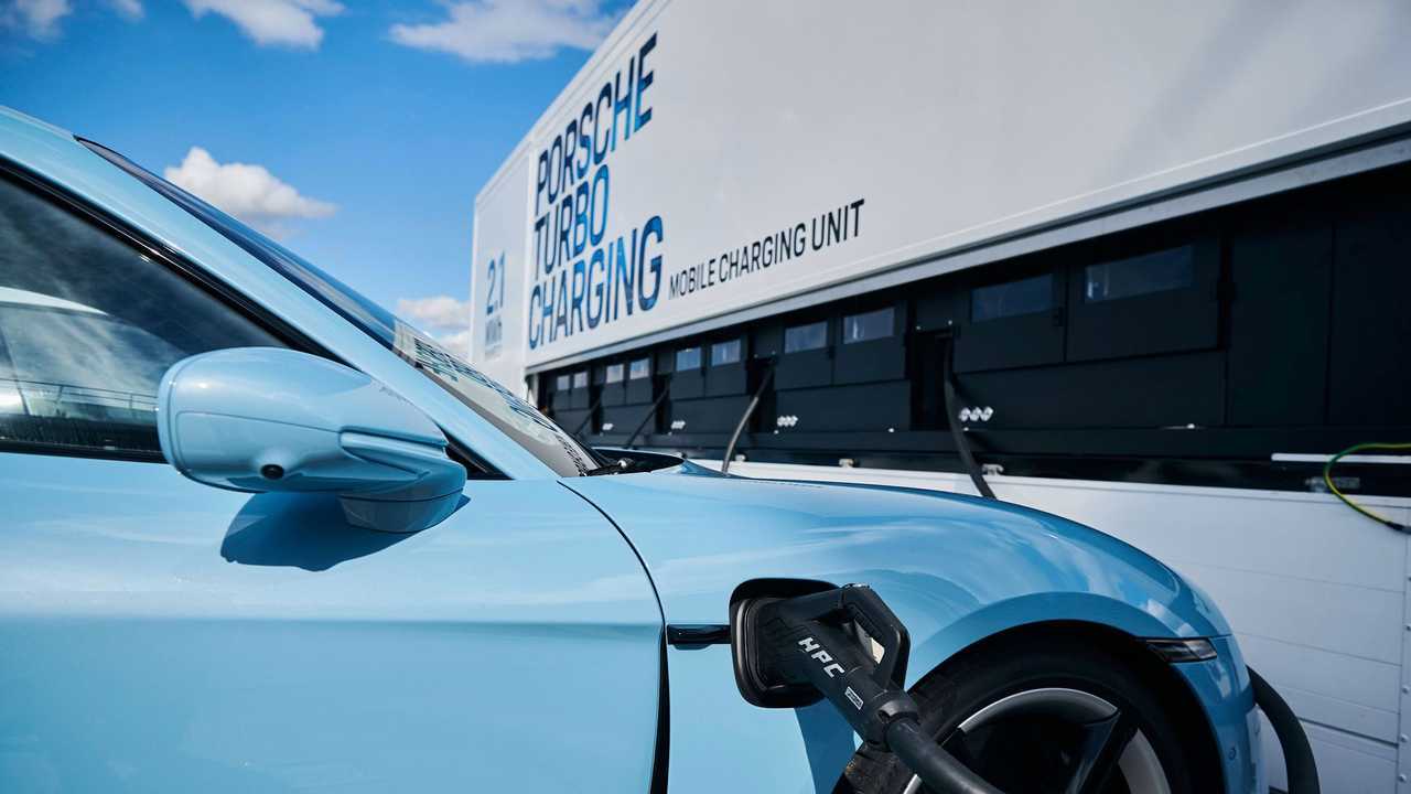 Porsche Turbo Charging, il camion per la ricarica mobile