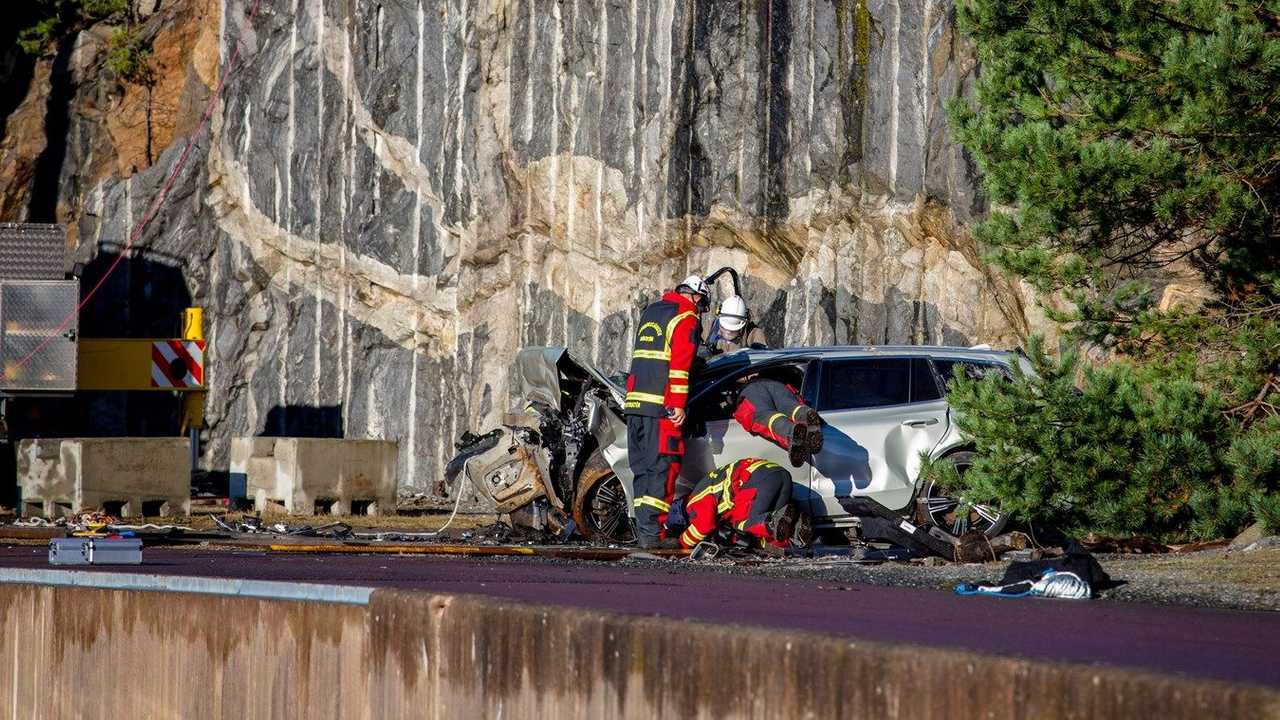 Volvo - Crash-test derrubando carro de um guindaste