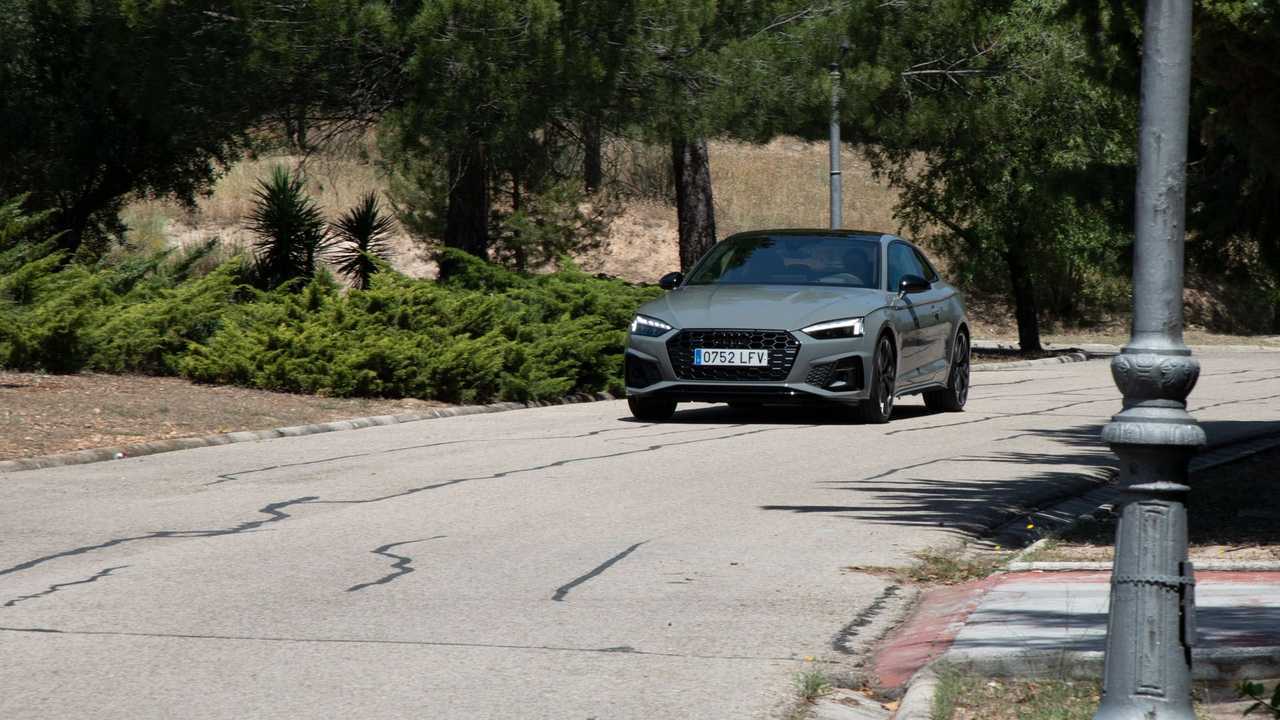 Audi A5 Coupé 40 TDI quattro S tronic 2020 prueba movimiento 1