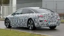 Mercedes EQS, le nuove foto spia con poche camuffature