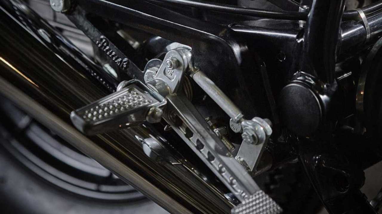 86 Gear Custom BMW R100 RT, Controls