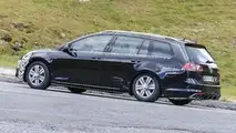 VW Golf R facelift spy photo