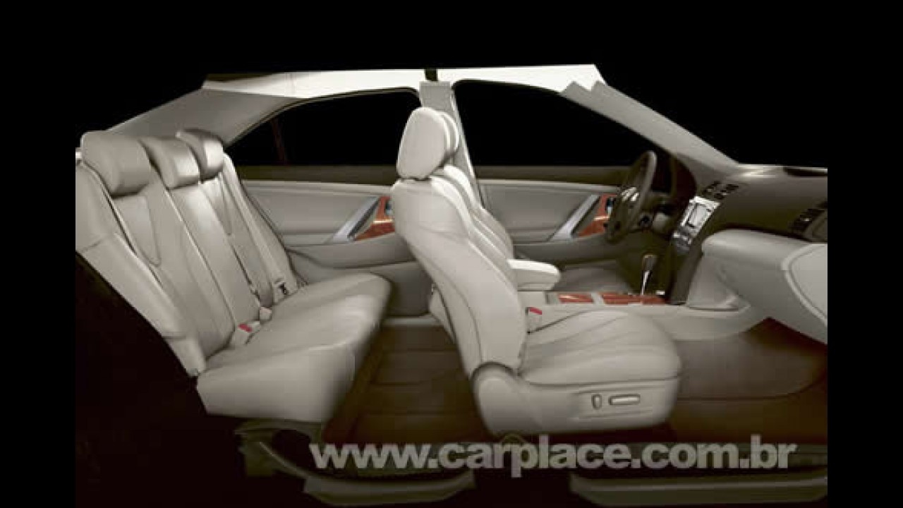 Salão de Detroit: Toyota Camry 2010 ganha mudanças visuais e mecânicas