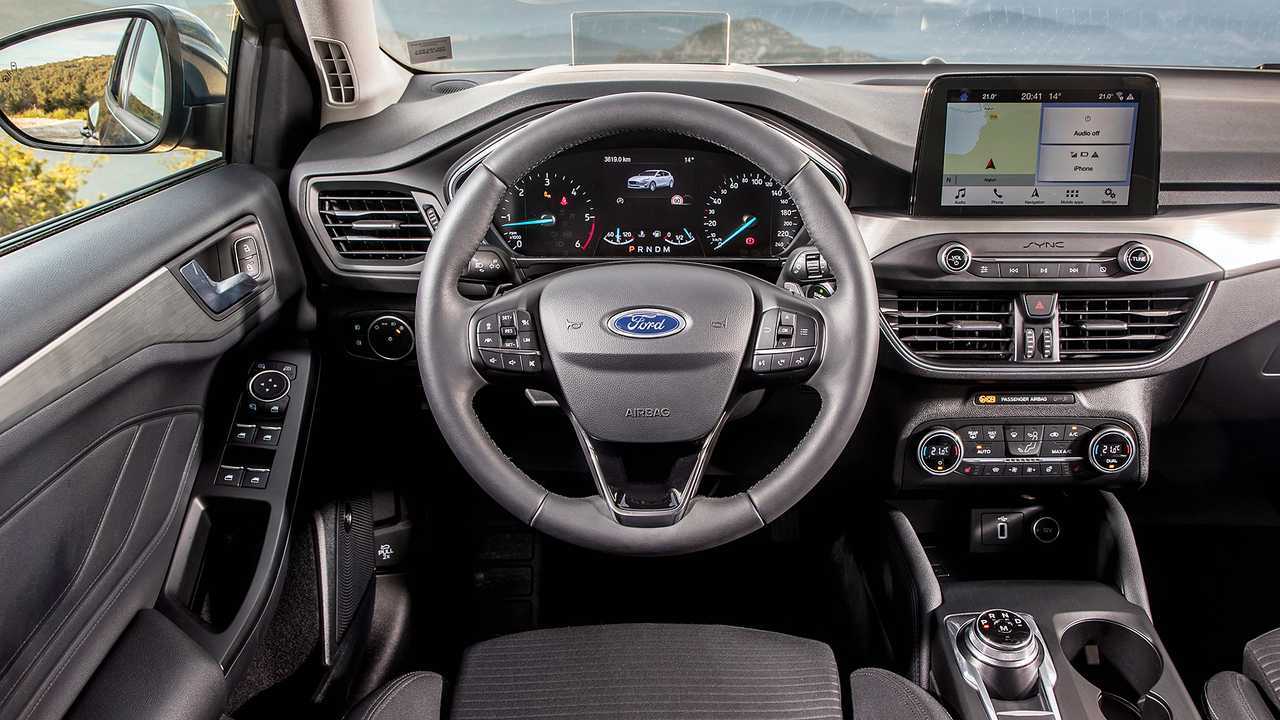 Ford Focus ST vs Ford Focus Titanium
