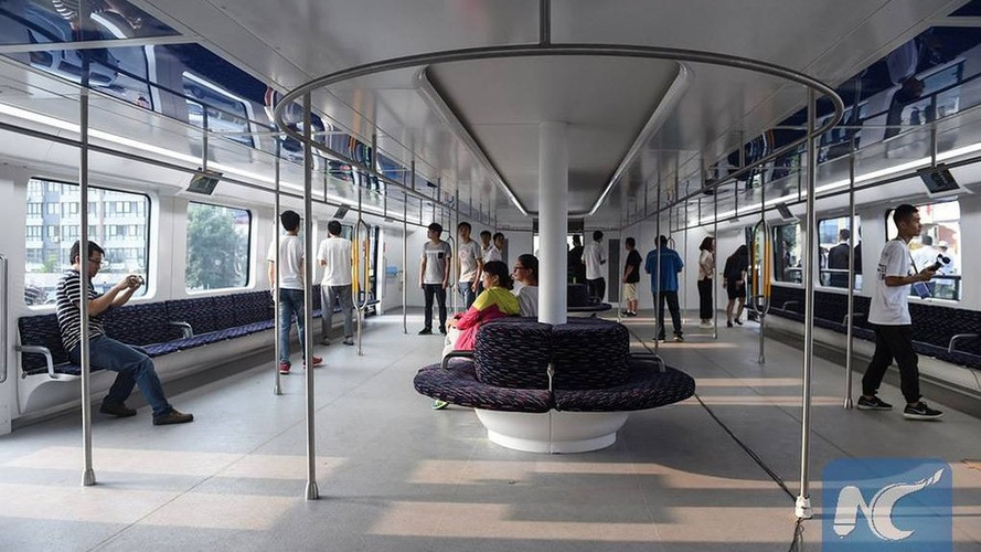 Straddling bus in China