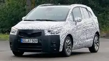 2017 Opel Meriva spy photo