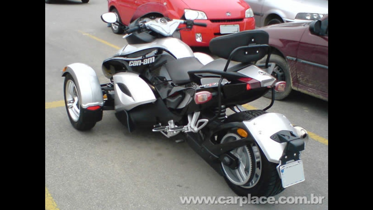 Rodando por aí: Leitor fotografa um CAN-AM Spyder Roadster em Florianópolis