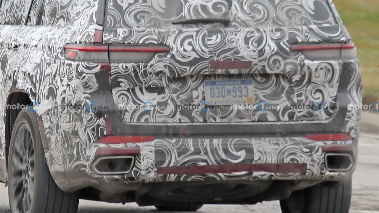 Новые шпионские фото Jeep Grand Cherokee V поколения, вид сзади