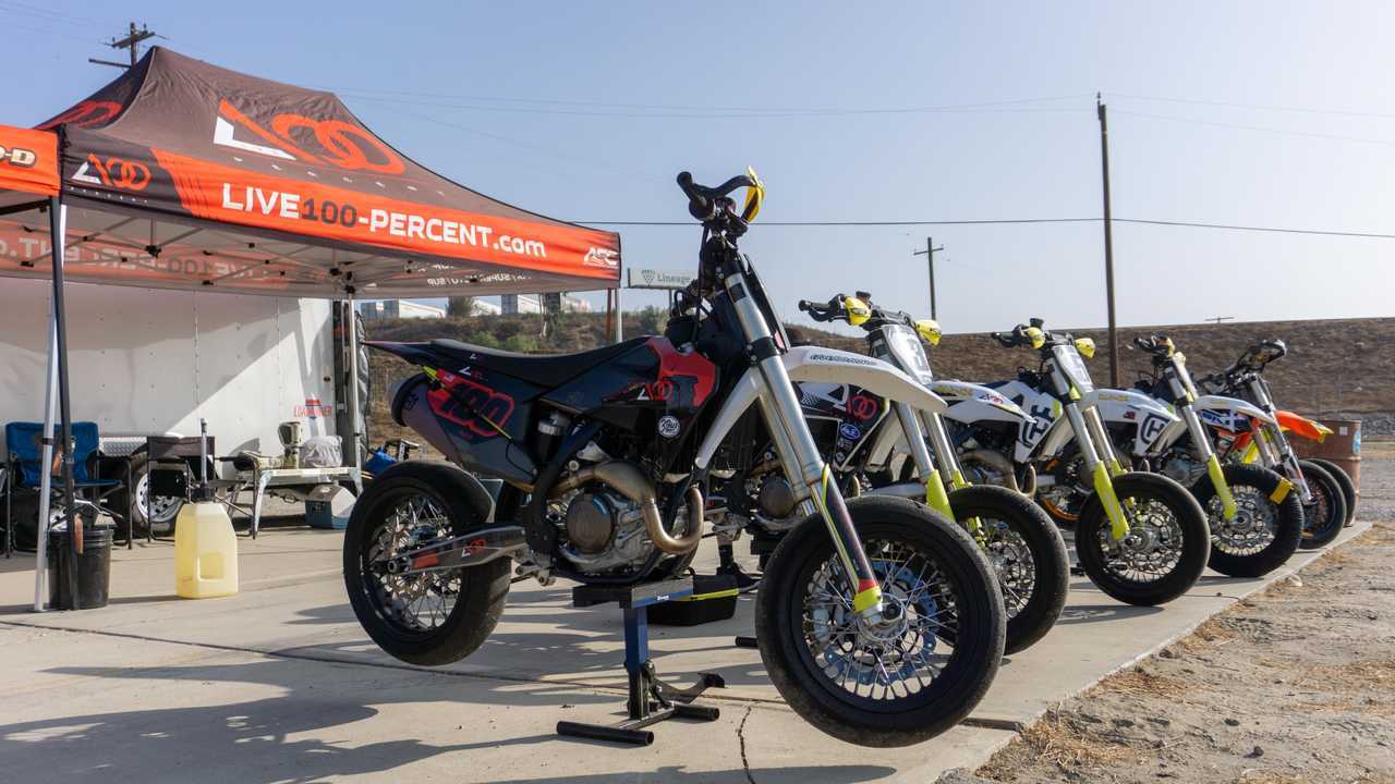 Live 100 Percent Supermoto School - Paddock